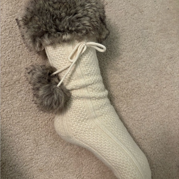 Fluffy and fuzzy white and grey reading socks - Picture 3 of 4